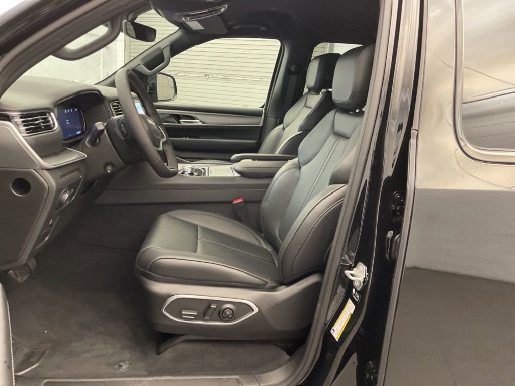 New 2026 Jeep Grand Wagoneer L 4WD image 17