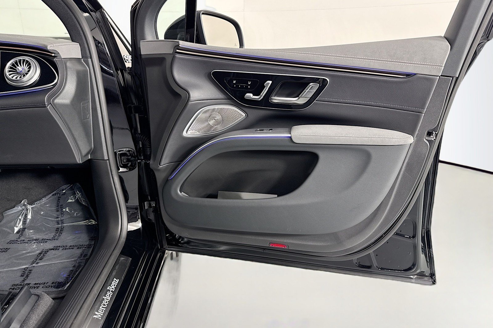 New 2026 Mercedes-Benz EQS 550 4MATIC SUV image 23