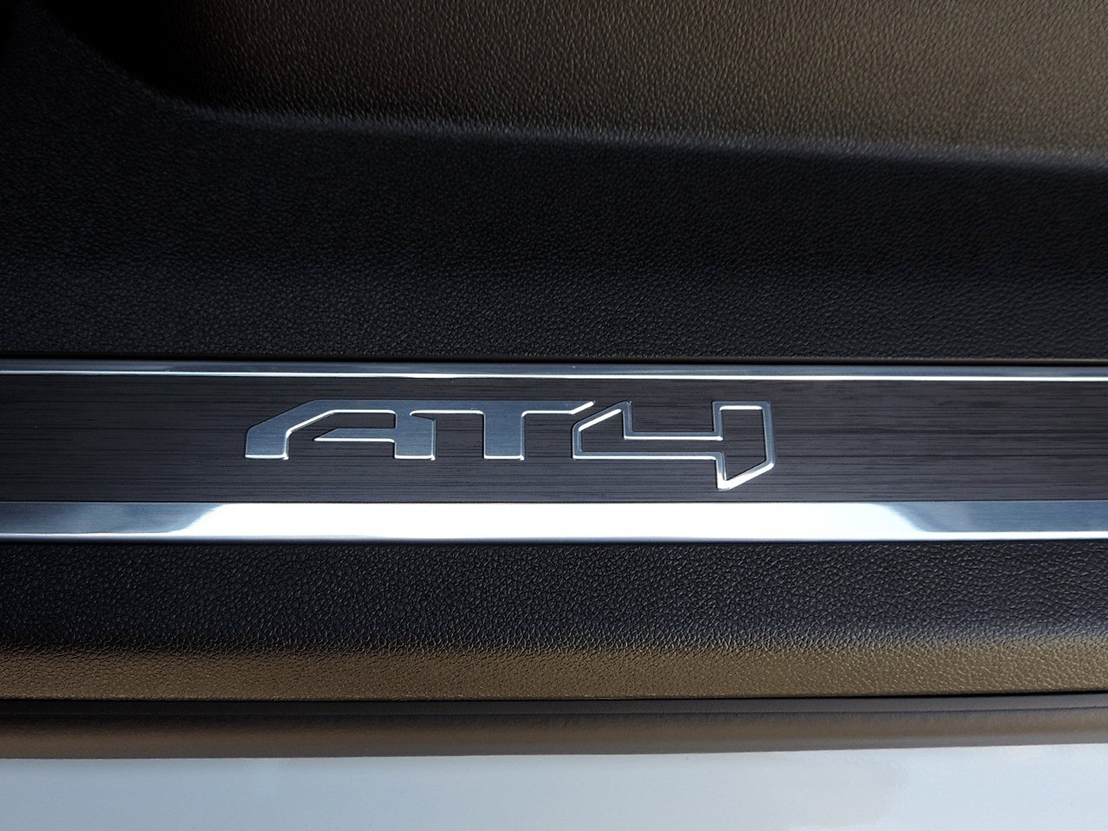New 2026 GMC Yukon XL AT4 w/ AT4 Premium Plus Package AWD/4WD image 23