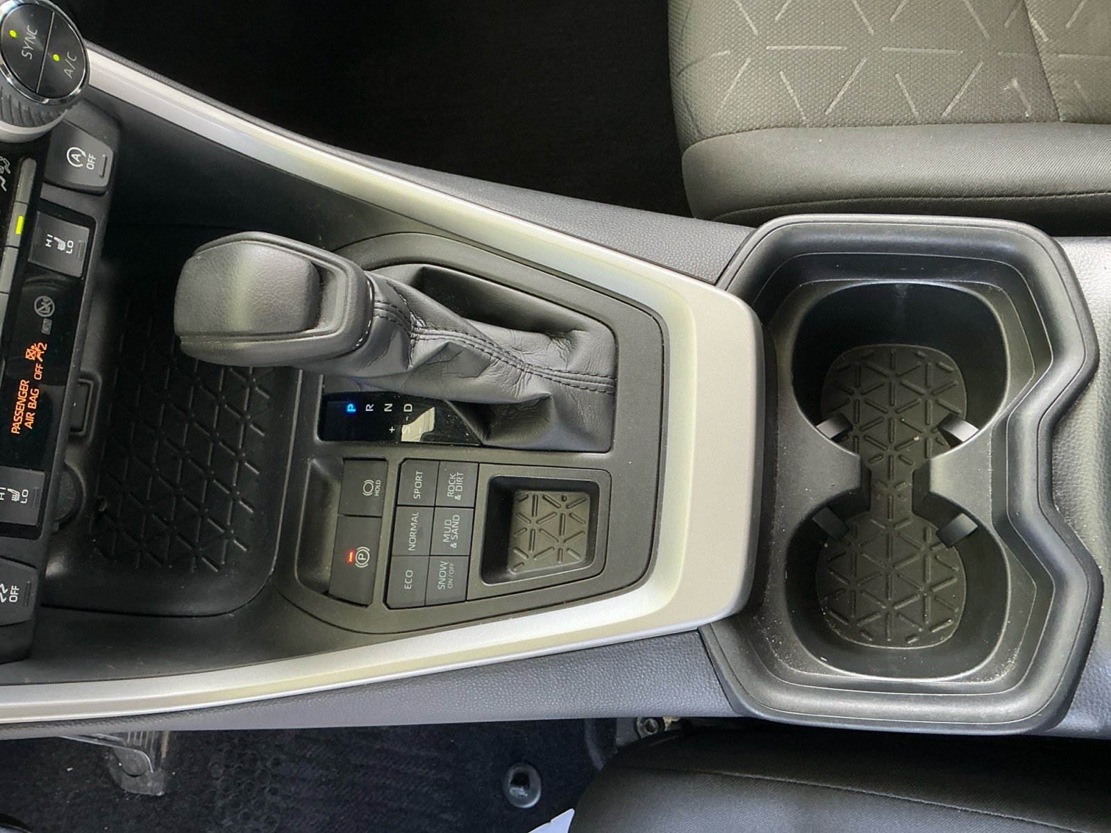 Used 2020 Toyota RAV4 XLE w/ Convenience Package image 15