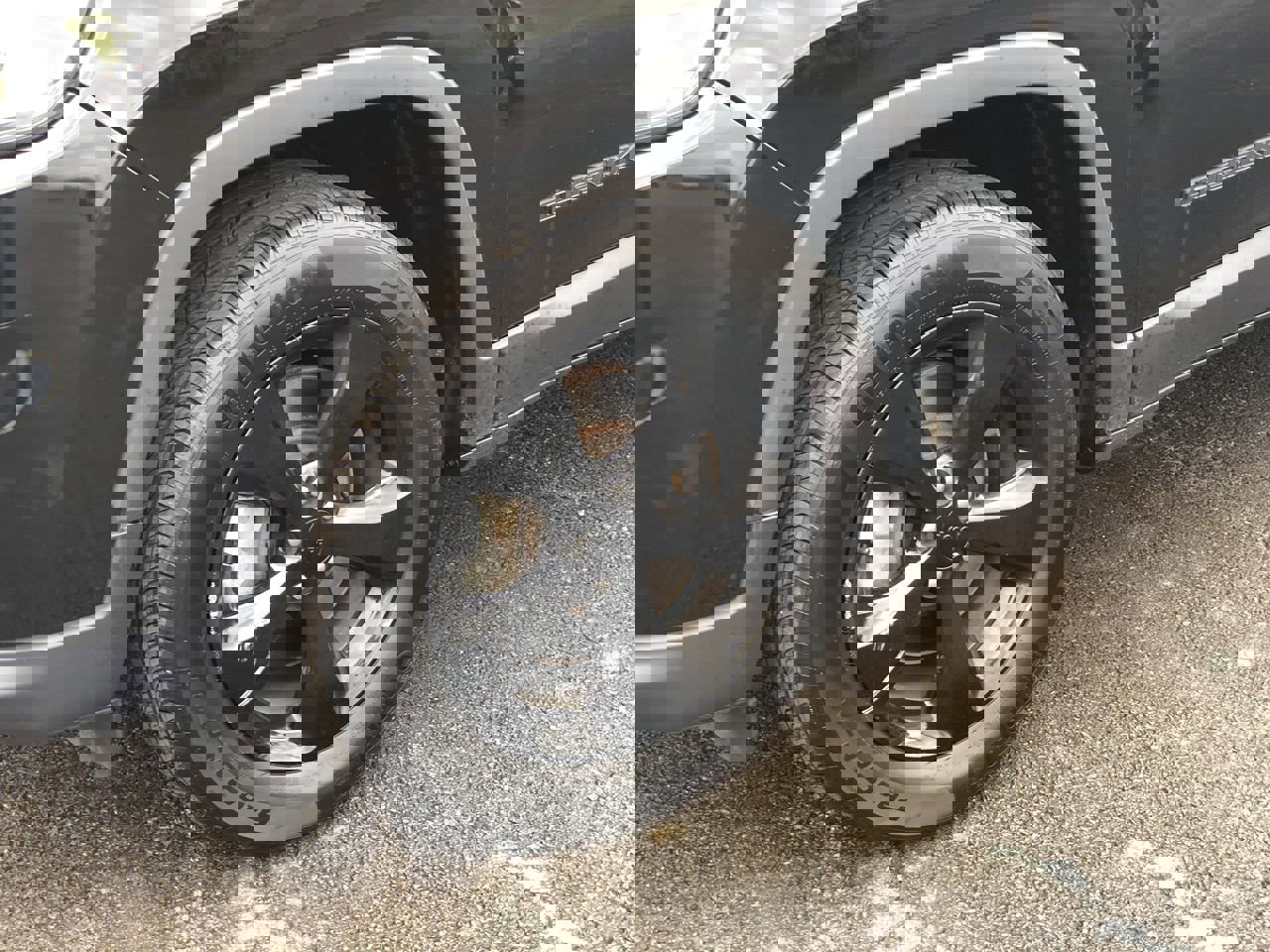 Used 2020 Jeep Cherokee Latitude Plus image 2