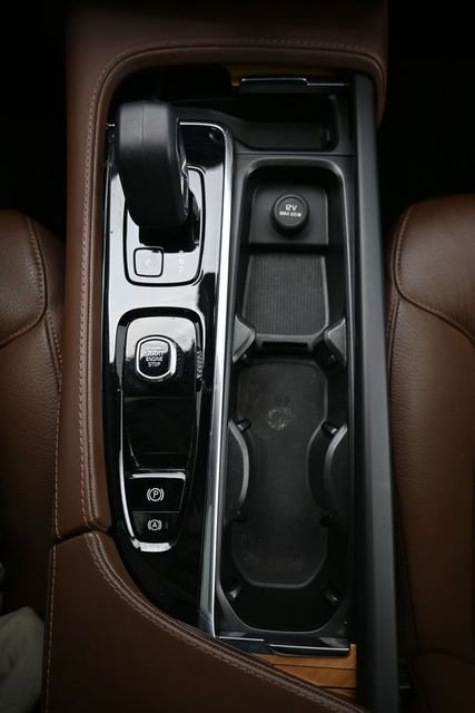 Used 2023 Volvo XC90 T8 Plus image 11