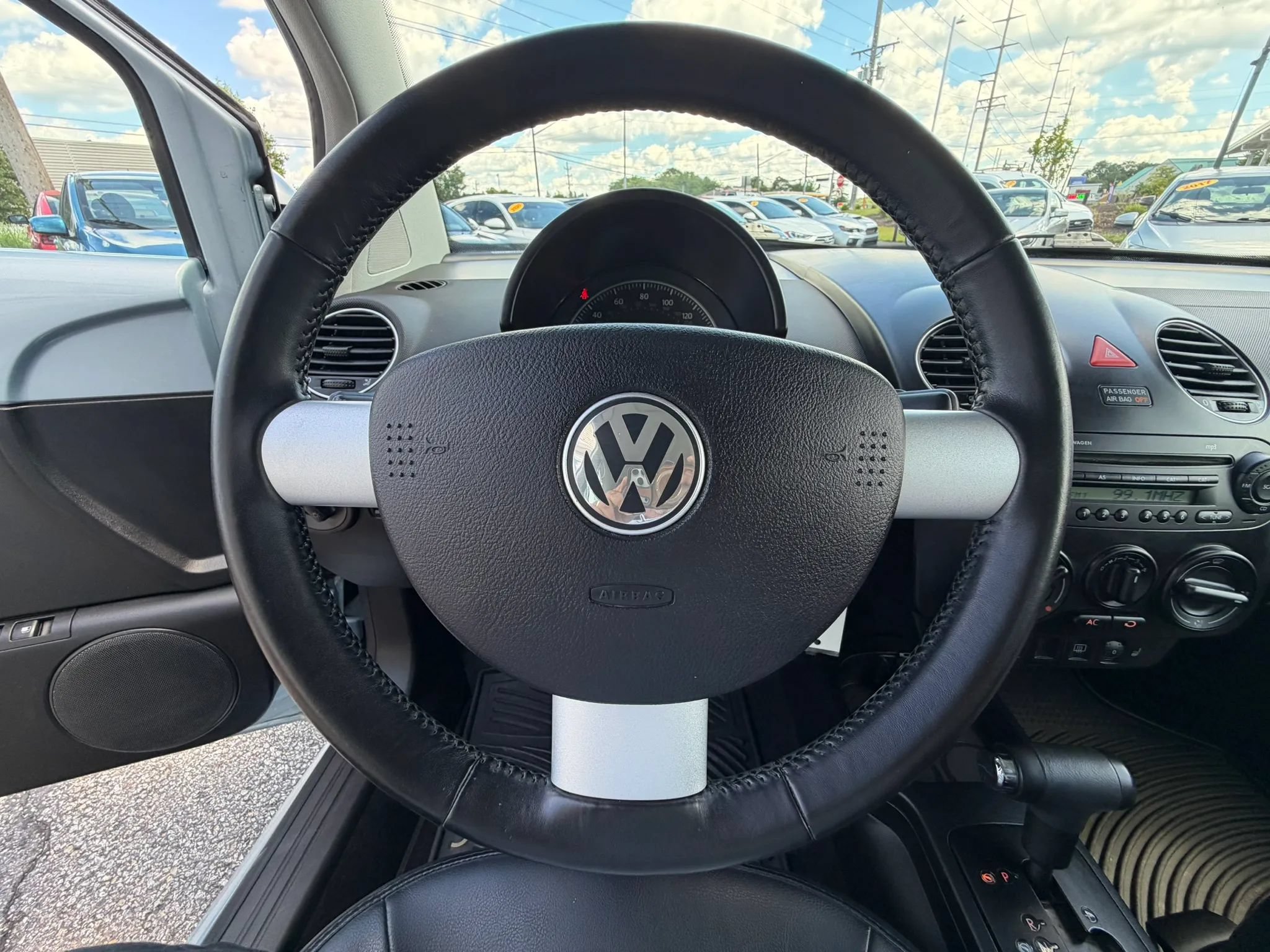 Used 2009 Volkswagen Beetle Coupe FWD image 28