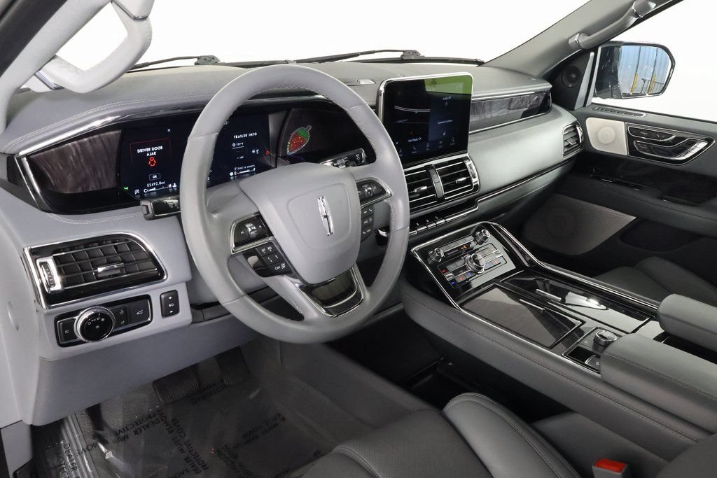 Used 2020 Lincoln Navigator Reserve w/ Luxury Package AWD/4WD image 7