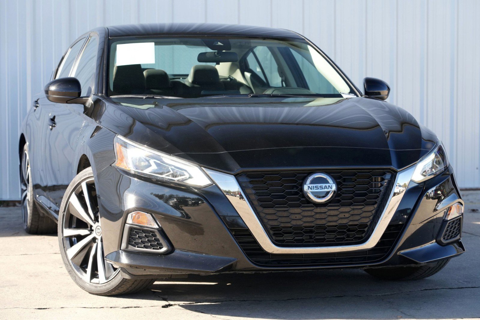 Used 2021 Nissan Altima 2.5 SR image 2
