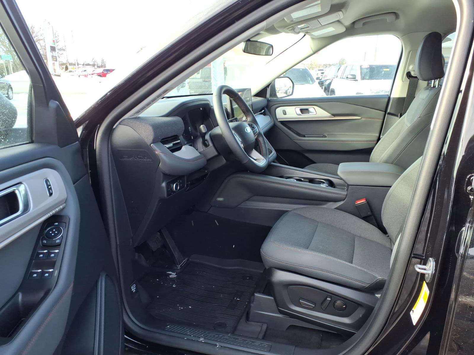 Used 2025 Ford Explorer Active image 10