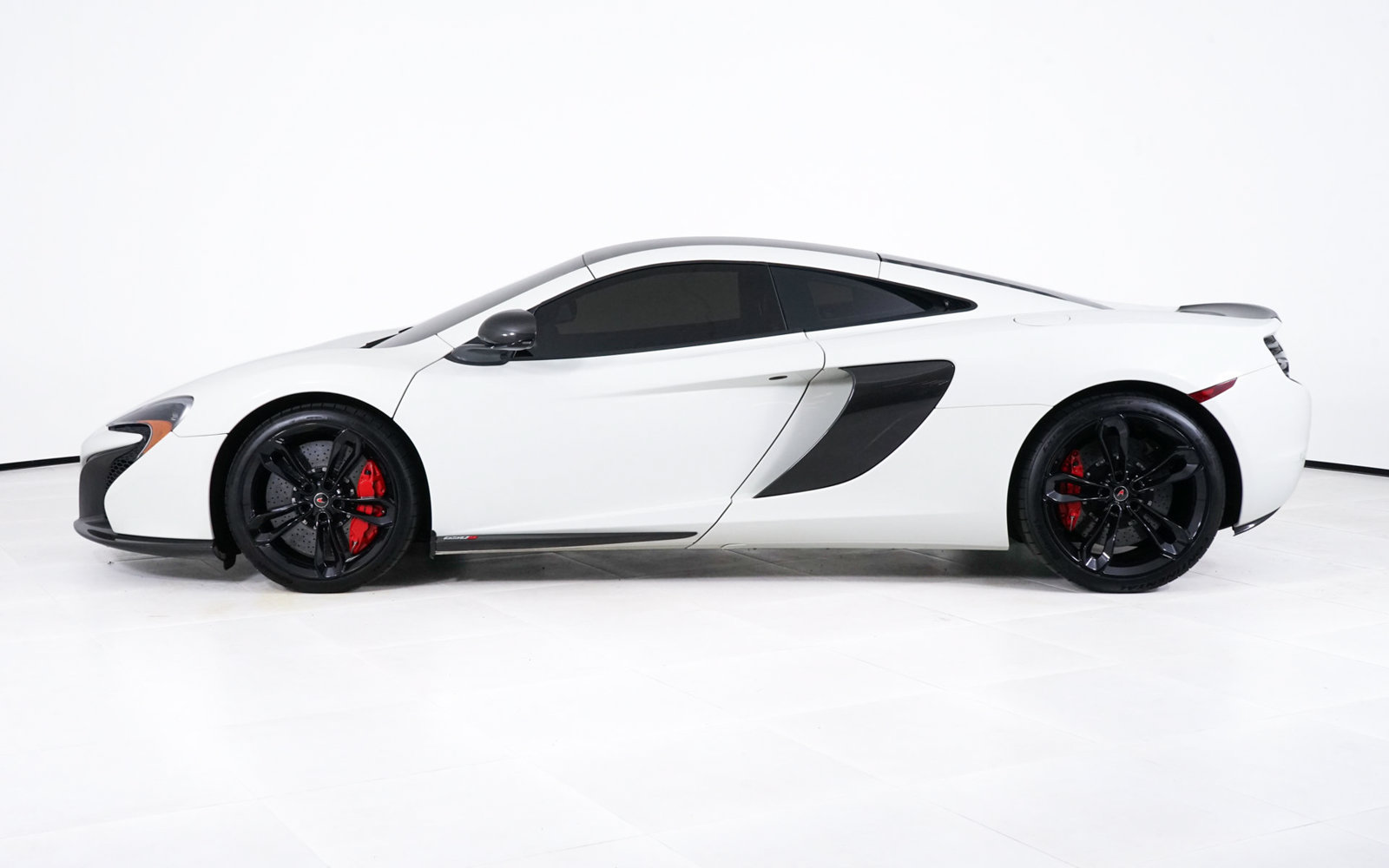 Used 2016 McLaren 650S Coupe RWD image 2