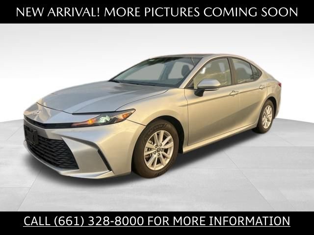 Used 2025 Toyota Camry LE image 1