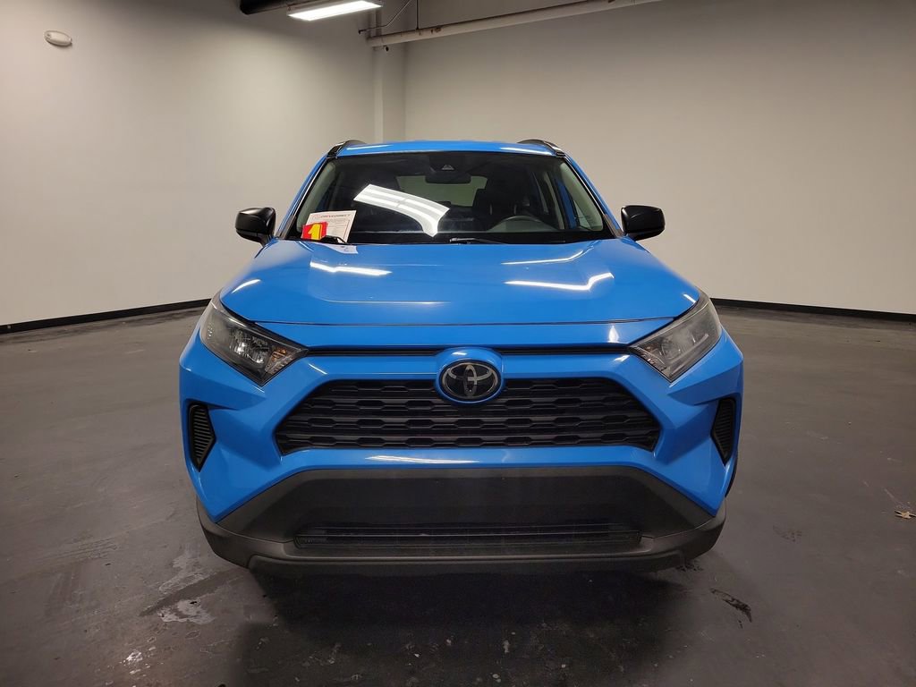 Used 2021 Toyota RAV4 LE image 3