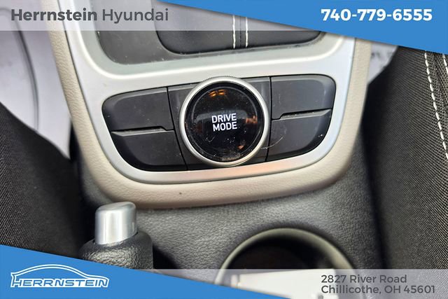 Used 2025 Hyundai Venue SEL FWD image 21