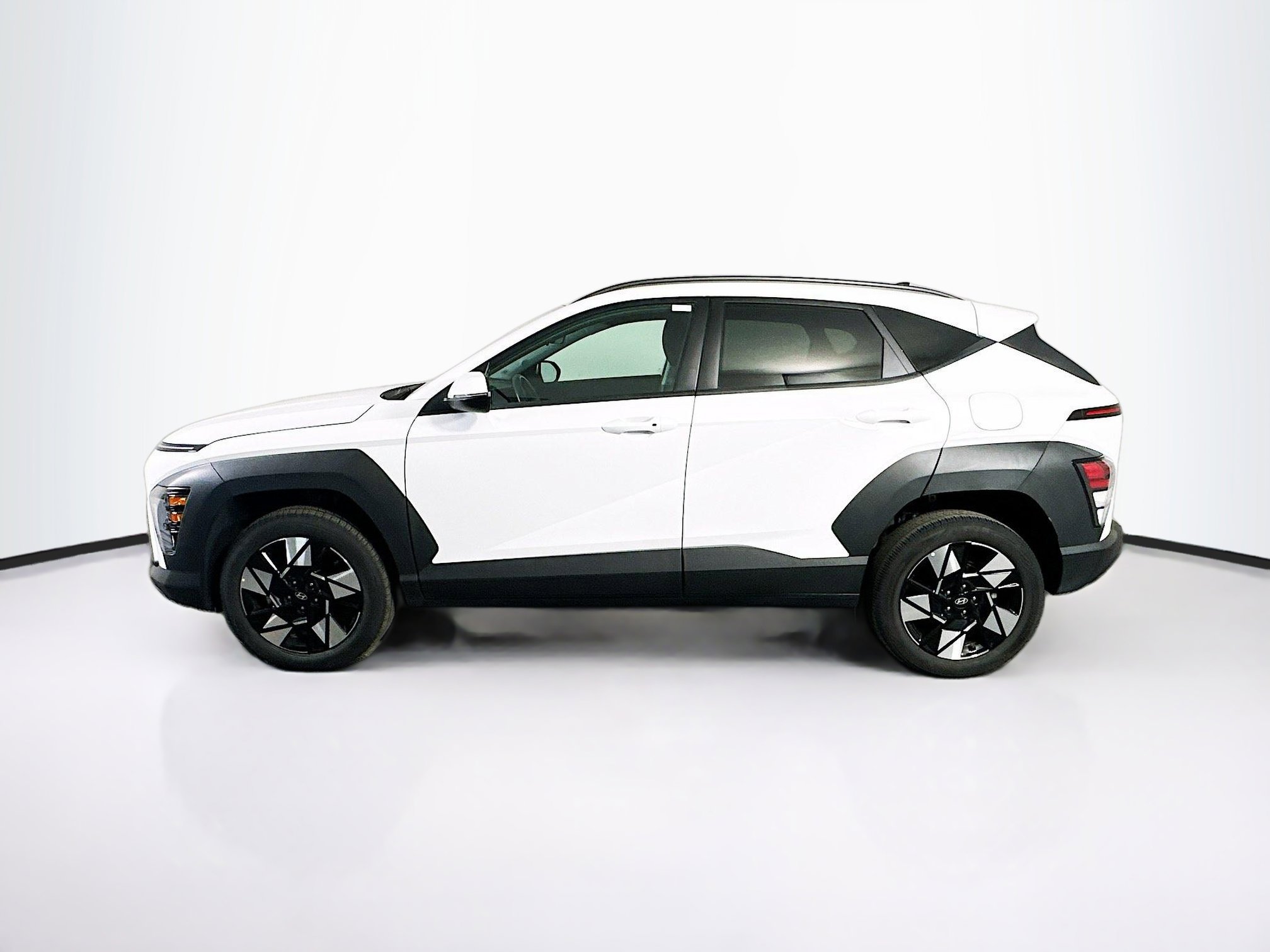 Used 2025 Hyundai Kona SEL image 4