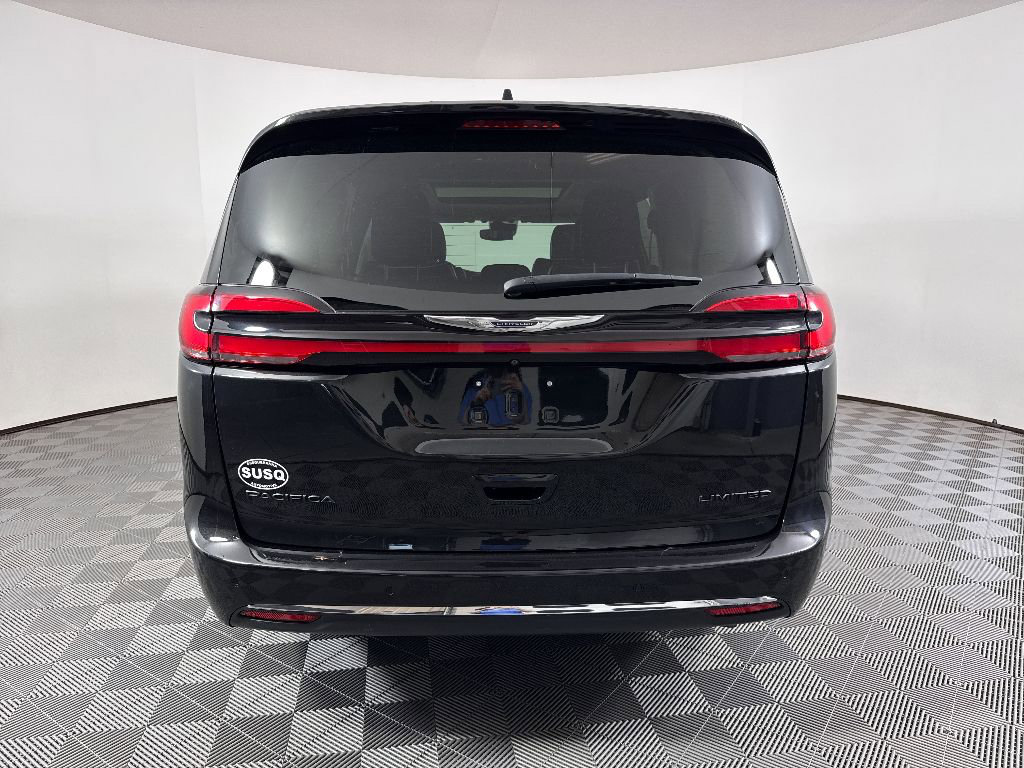 Used 2023 Chrysler Pacifica Limited FWD image 9