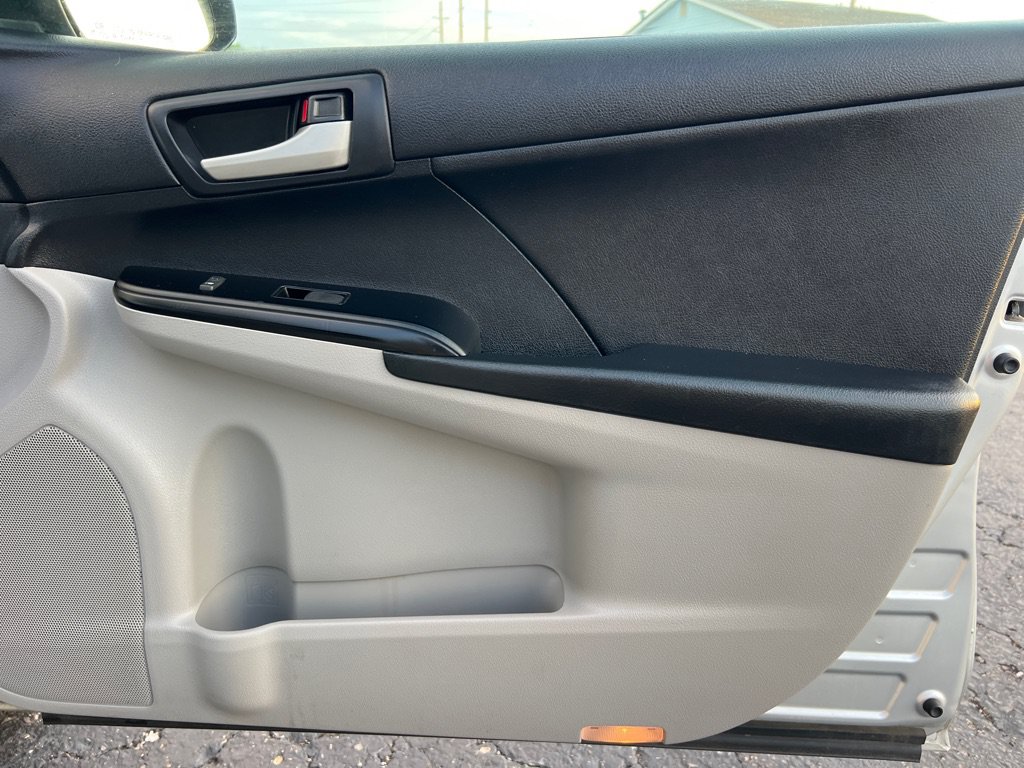 Used 2014 Toyota Camry FWD image 18