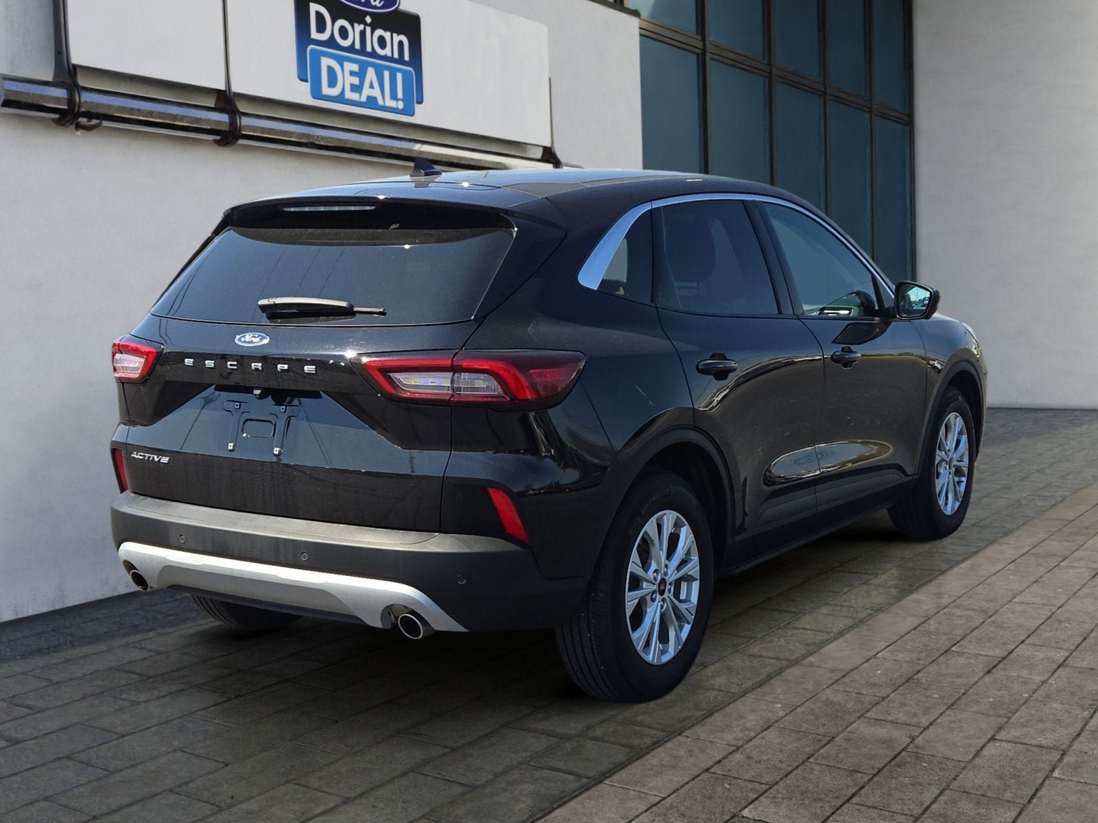 Used 2023 Ford Escape Active w/ Tech Pack #2 FWD image 3