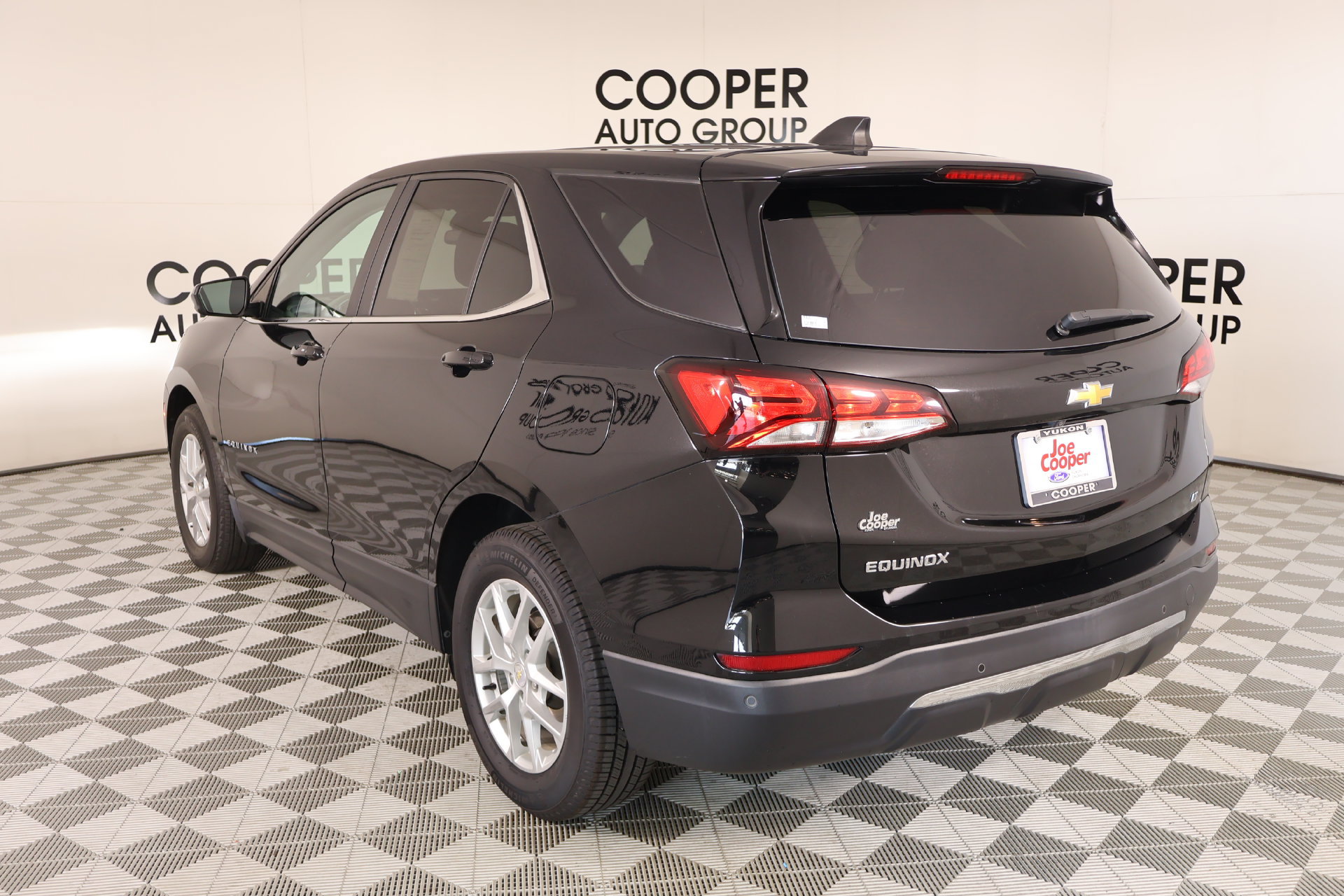 Used 2023 Chevrolet Equinox LT w/ LPO, Floor Liner Package FWD image 21