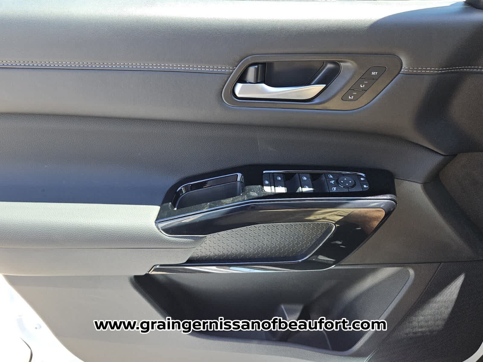 New 2026 Nissan Pathfinder Platinum FWD image 15
