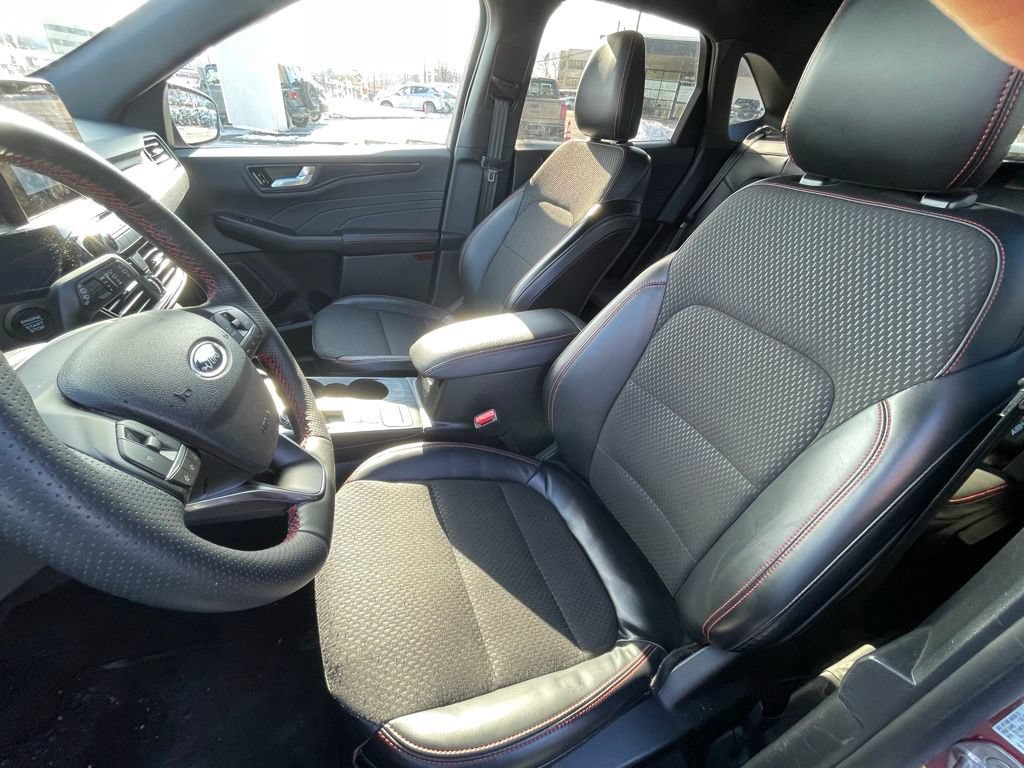 Used 2025 Ford Escape ST-Line Select AWD/4WD image 6