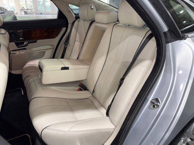 Used 2013 Jaguar XJ AWD image 52