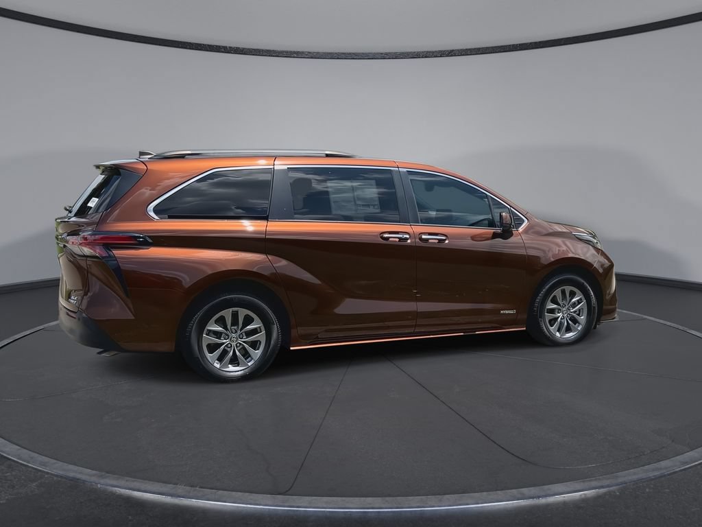 Certified 2021 Toyota Sienna XLE FWD image 9