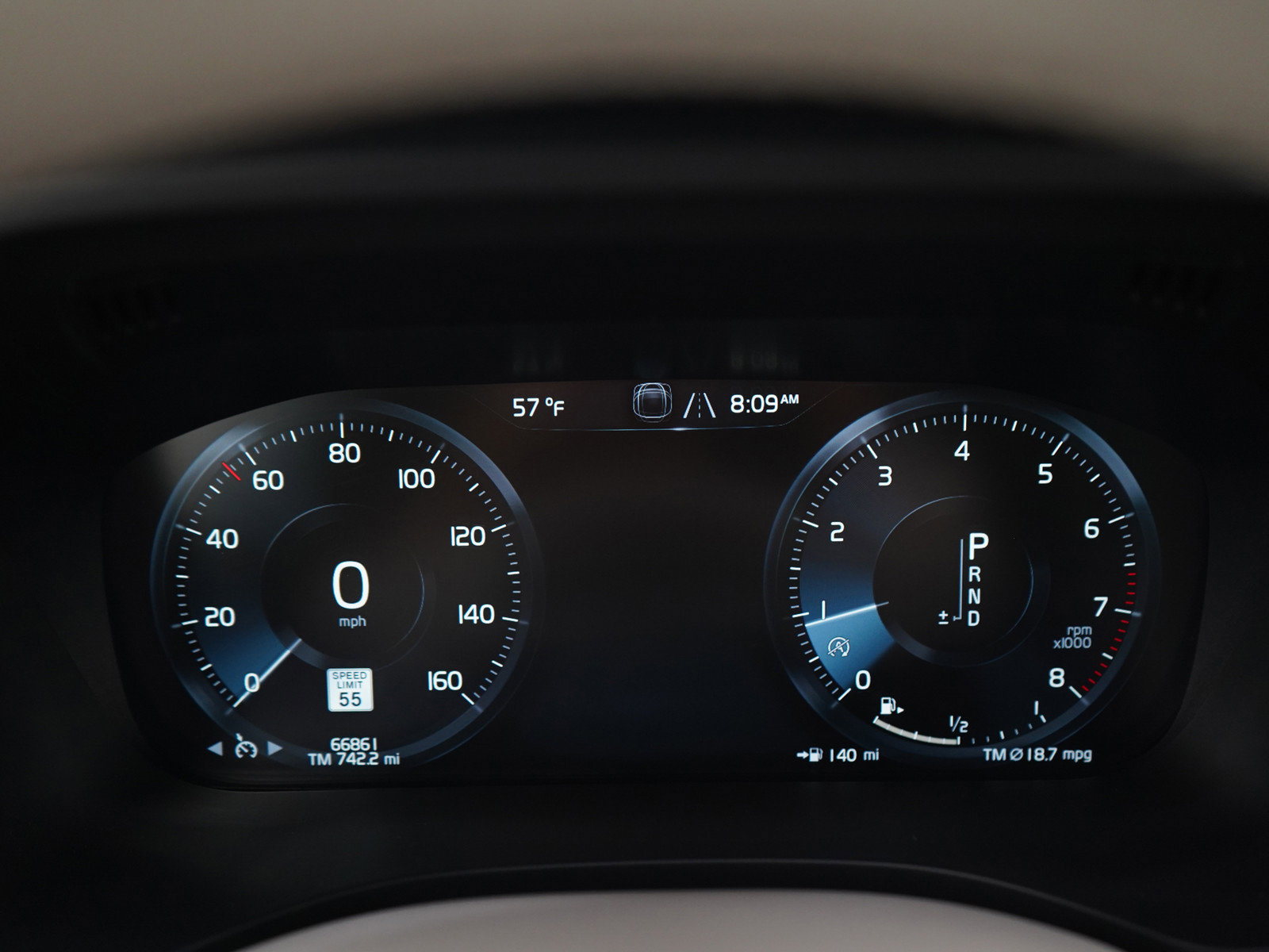 Used 2019 Volvo XC60 T6 Momentum w/ Multimedia Package image 26