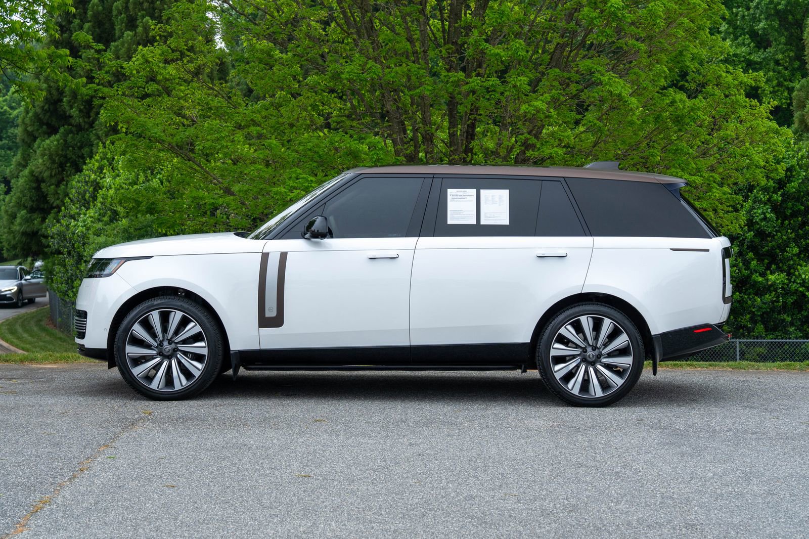 Used 2023 Land Rover Range Rover SV AWD/4WD image 3