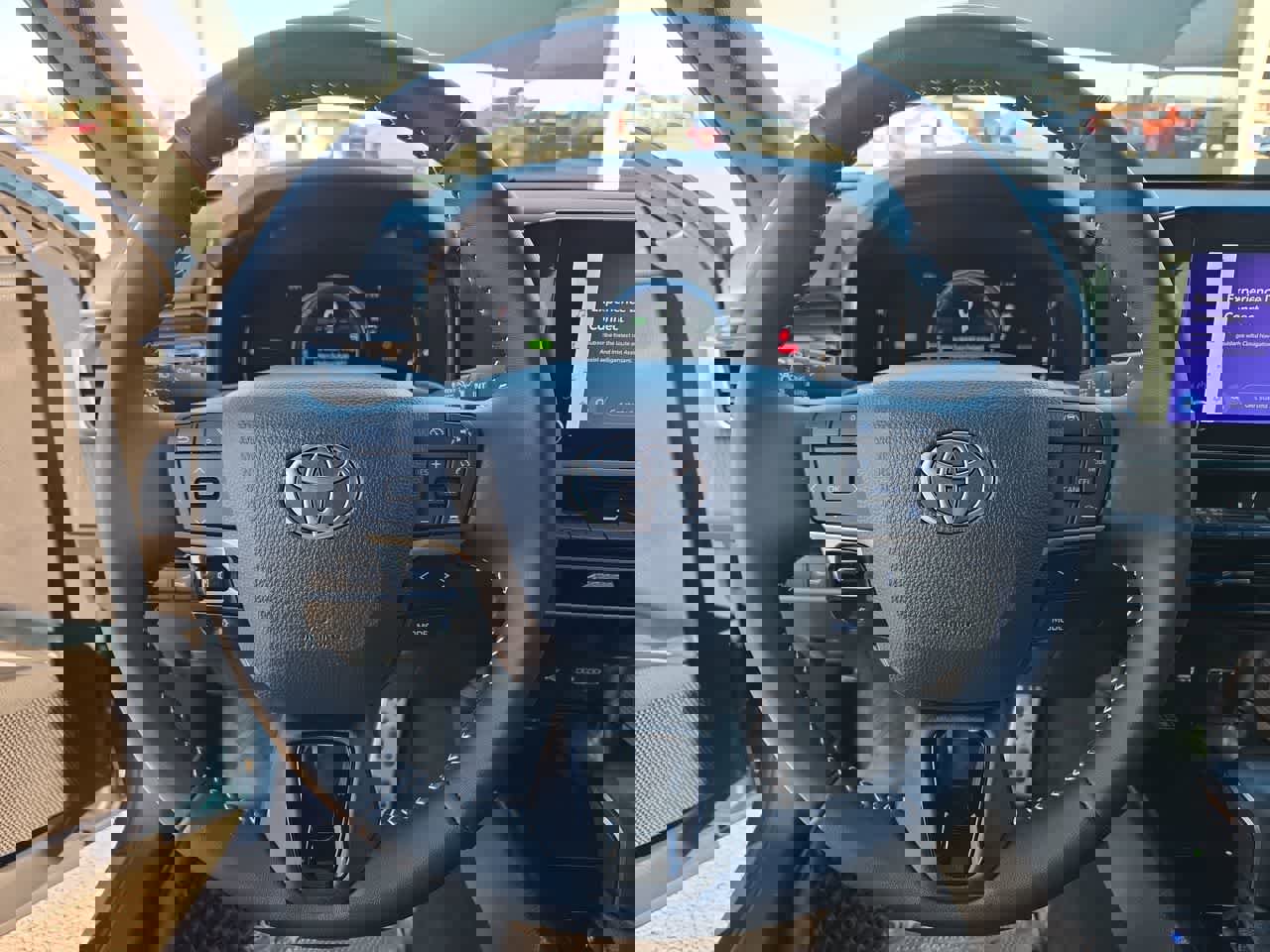 Used 2025 Toyota Camry SE w/ Convenience Package image 19