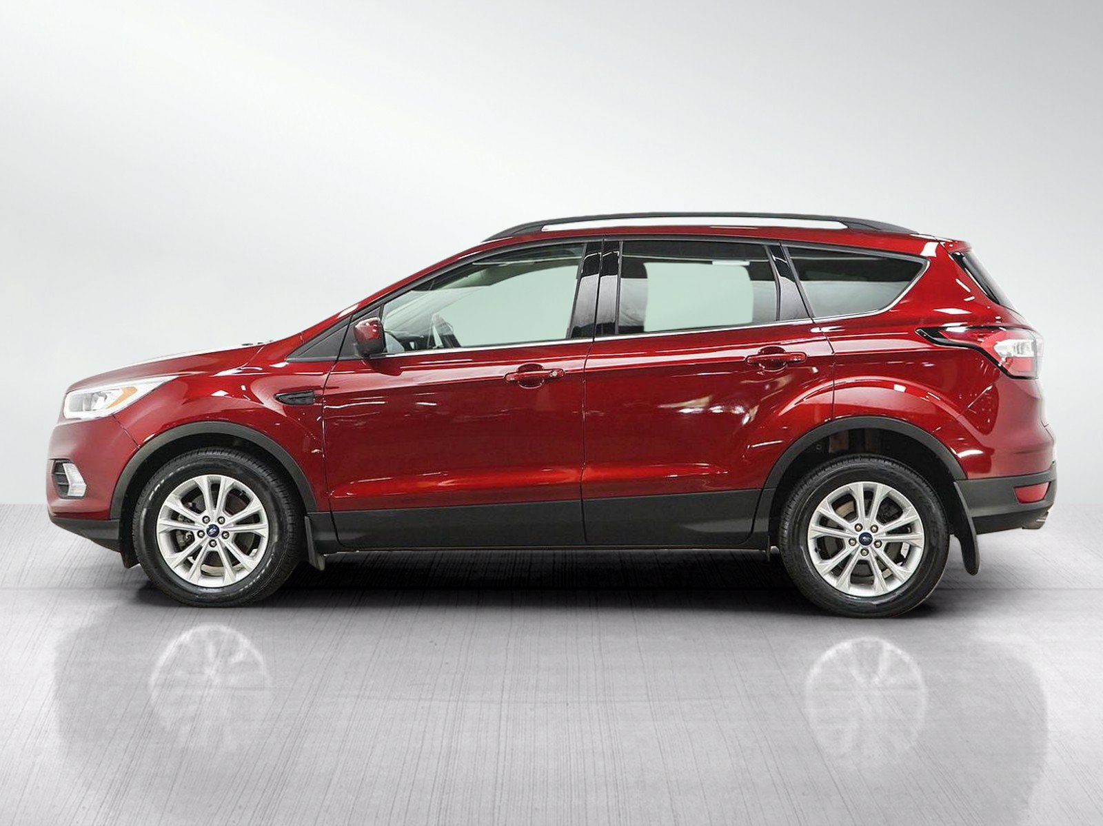 Used 2017 Ford Escape SE w/ SE Leather Comfort Package AWD/4WD image 2