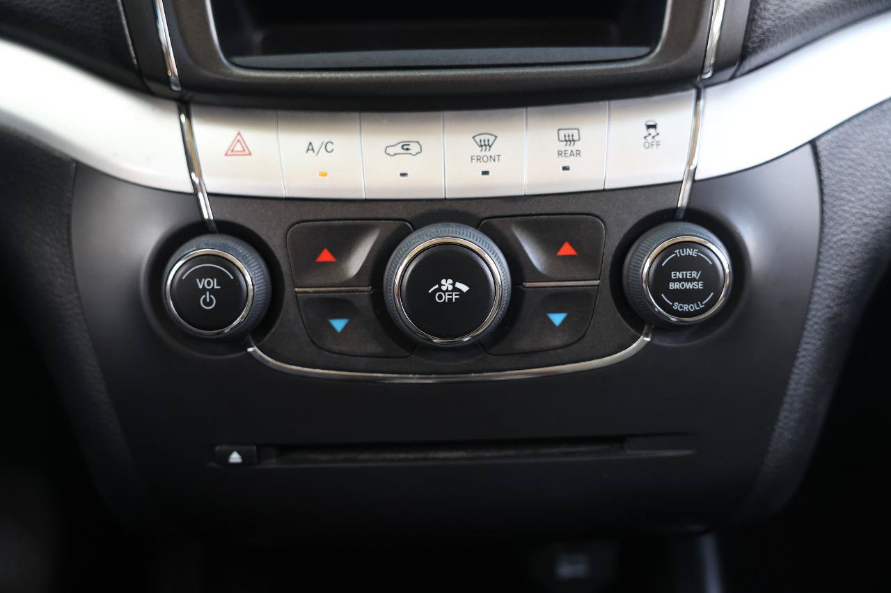 Used 2017 Dodge Journey SXT w/ Comfort/Convenience Group FWD image 29