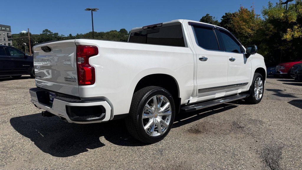 Used 2023 Chevrolet Silverado 1500 High Country w/ High Country Premium Package AWD/4WD image 7