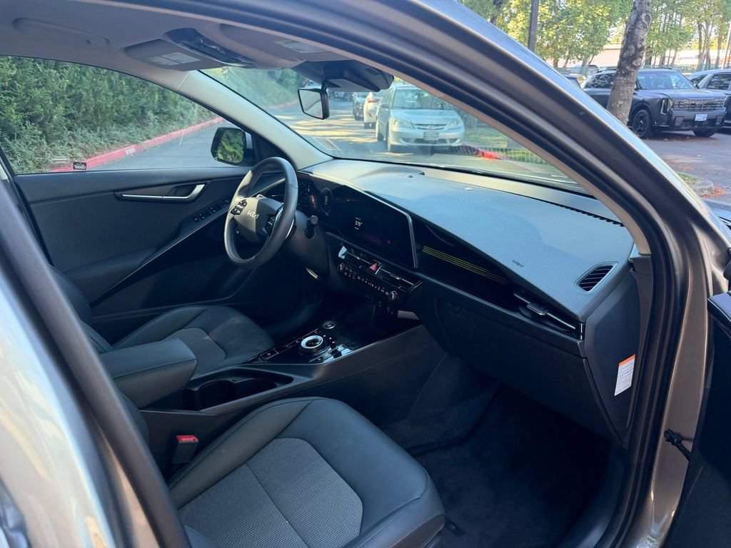 Certified 2024 Kia Niro Wind w/ Wind Preserve Package FWD image 18