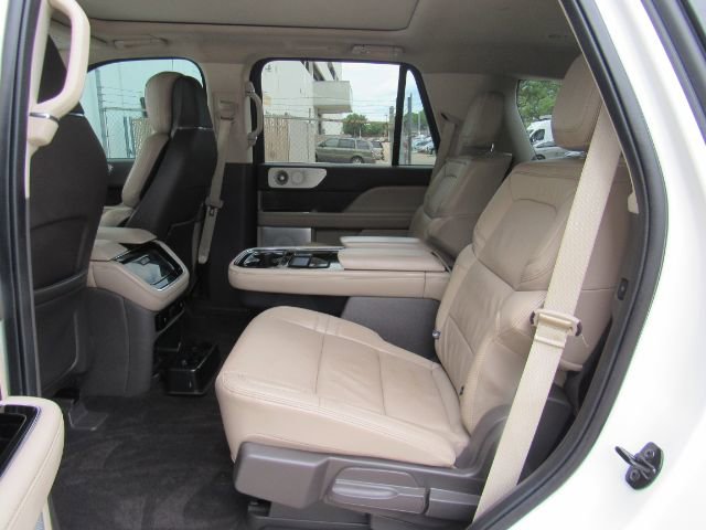 Used 2022 Lincoln Navigator Reserve image 21
