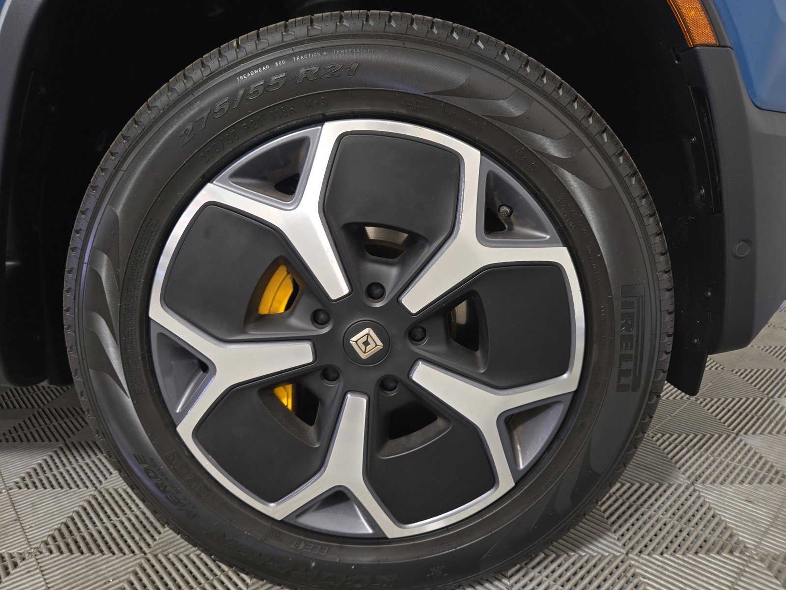Used 2024 Rivian R1S Adventure AWD/4WD image 11