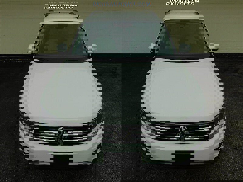 Used 2019 Volkswagen Tiguan SEL image 3