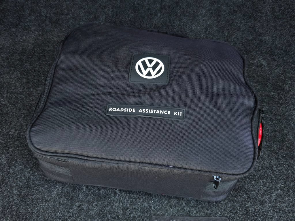 Used 2015 Volkswagen Golf S FWD image 25