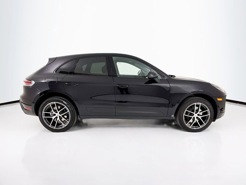 Certified 2025 Porsche Macan image 8