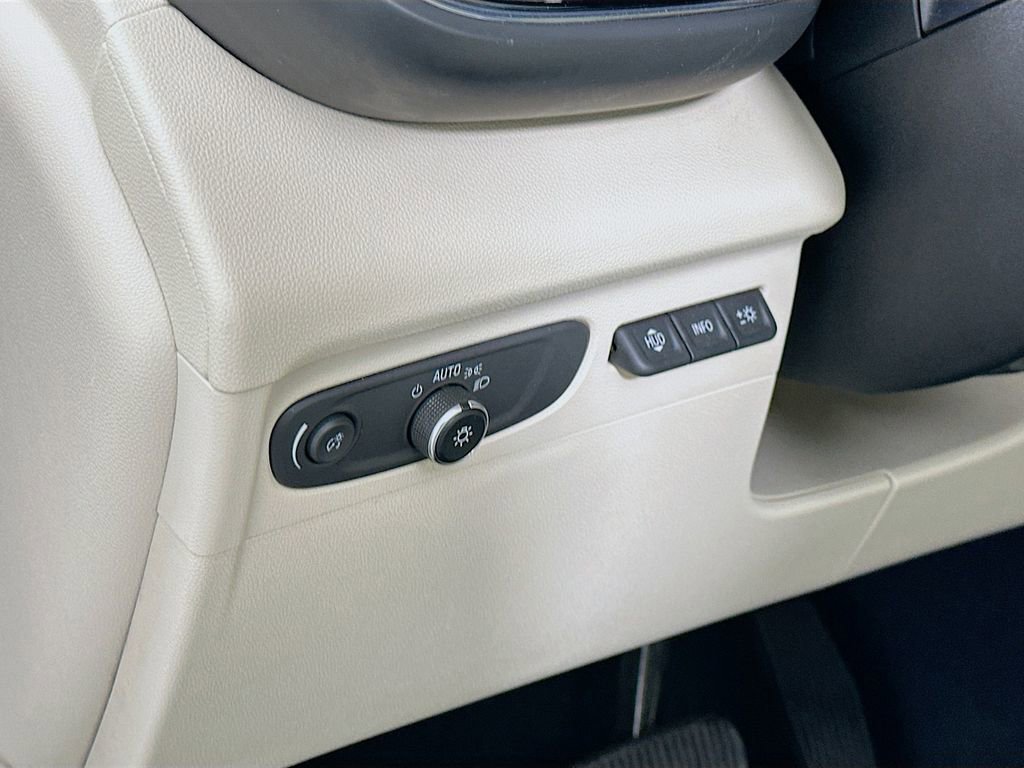 Used 2022 Buick Envision Avenir w/ Technology Package II image 10