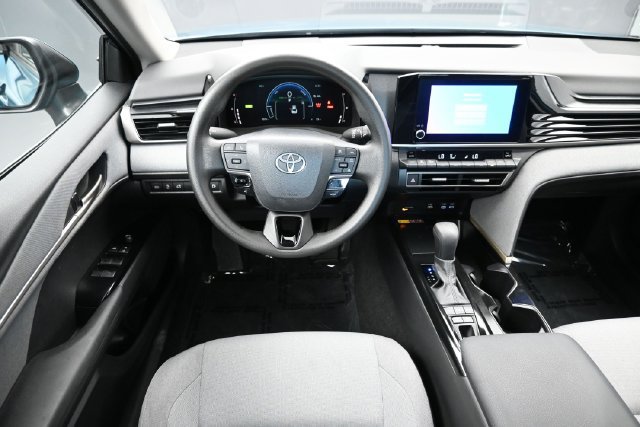Used 2025 Toyota Camry LE FWD image 9