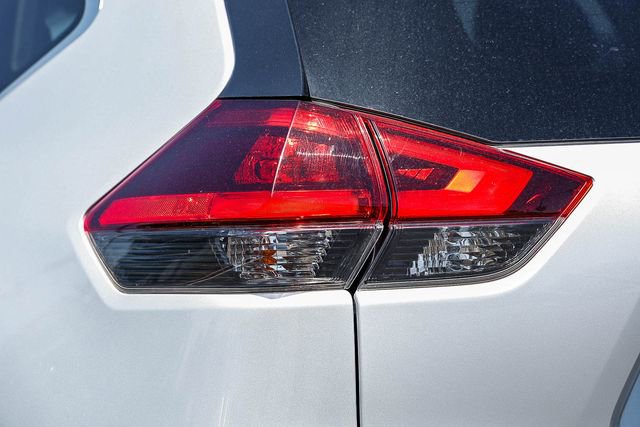 Used 2018 Nissan Rogue SL FWD image 10