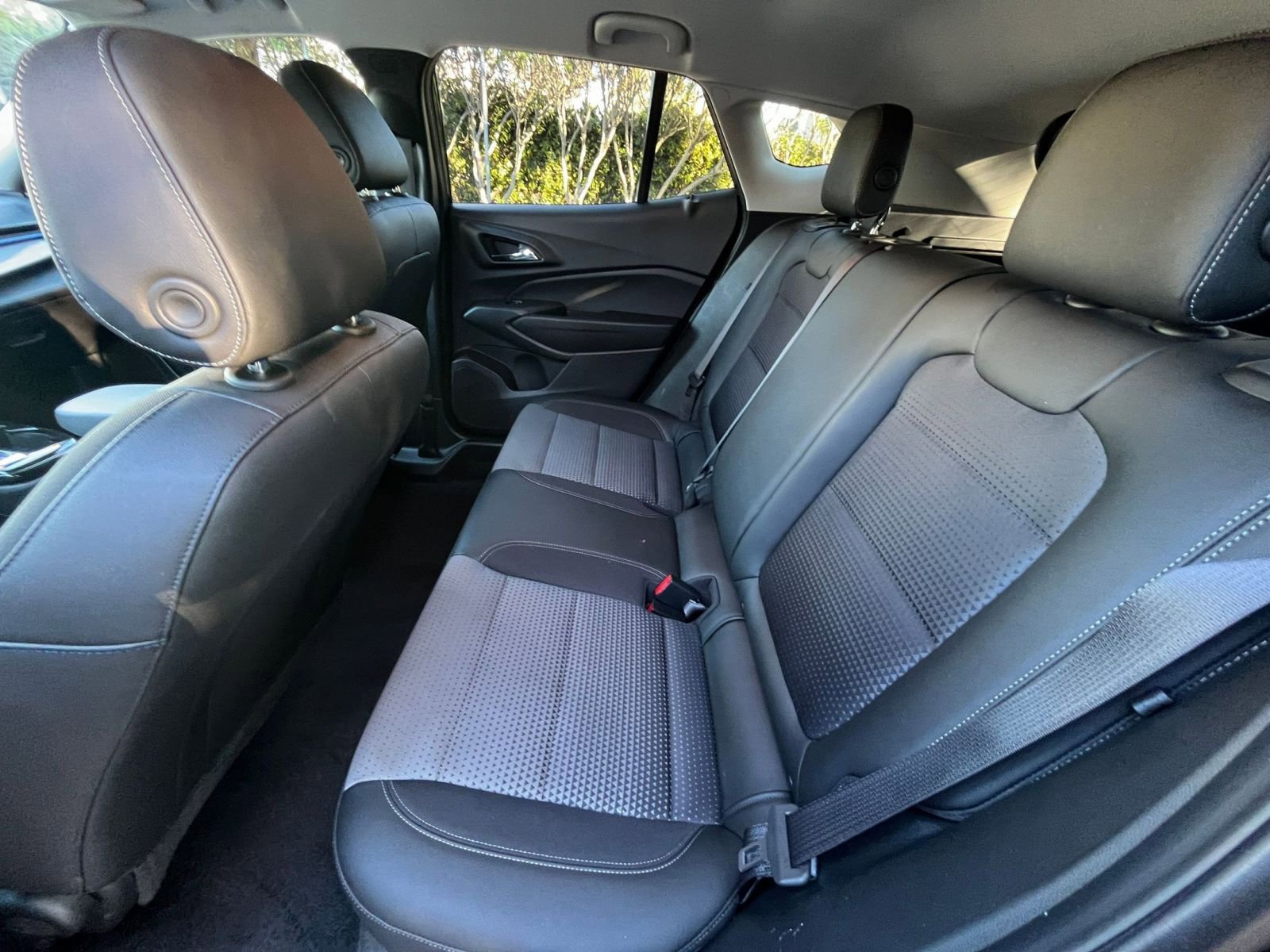 Used 2025 Chevrolet Trax LT w/ LT Convenience Package image 23