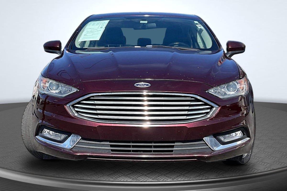Used 2017 Ford Fusion SE w/ Equipment Group 201A FWD image 3