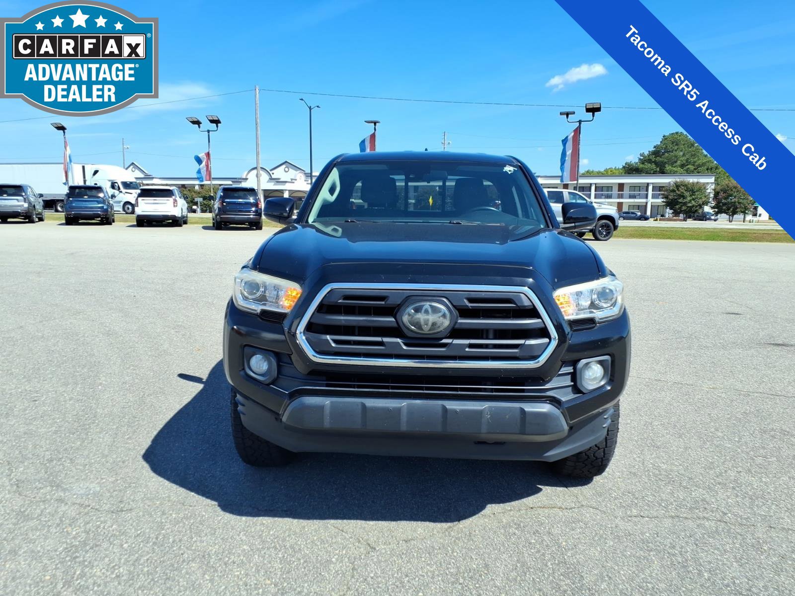 Used 2018 Toyota Tacoma SR5 w/ SR5 Appearance Package (SM) AWD/4WD image 8