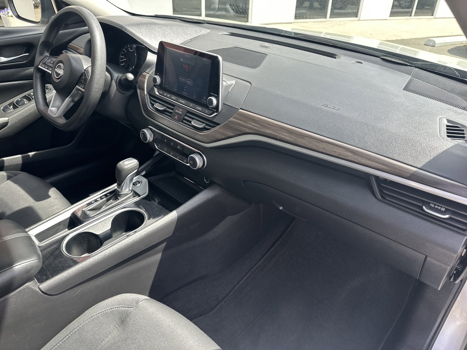 Used 2024 Nissan Altima 2.5 SV FWD image 26