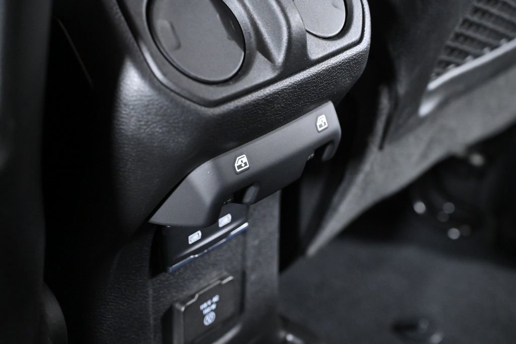 Used 2024 Jeep Wrangler High Altitude image 31