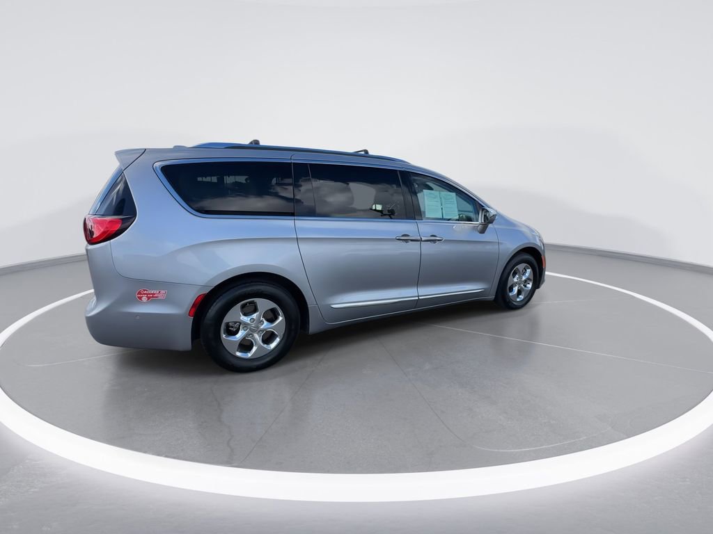 Used 2018 Chrysler Pacifica Limited w/ Advanced Safetytec Group FWD image 15