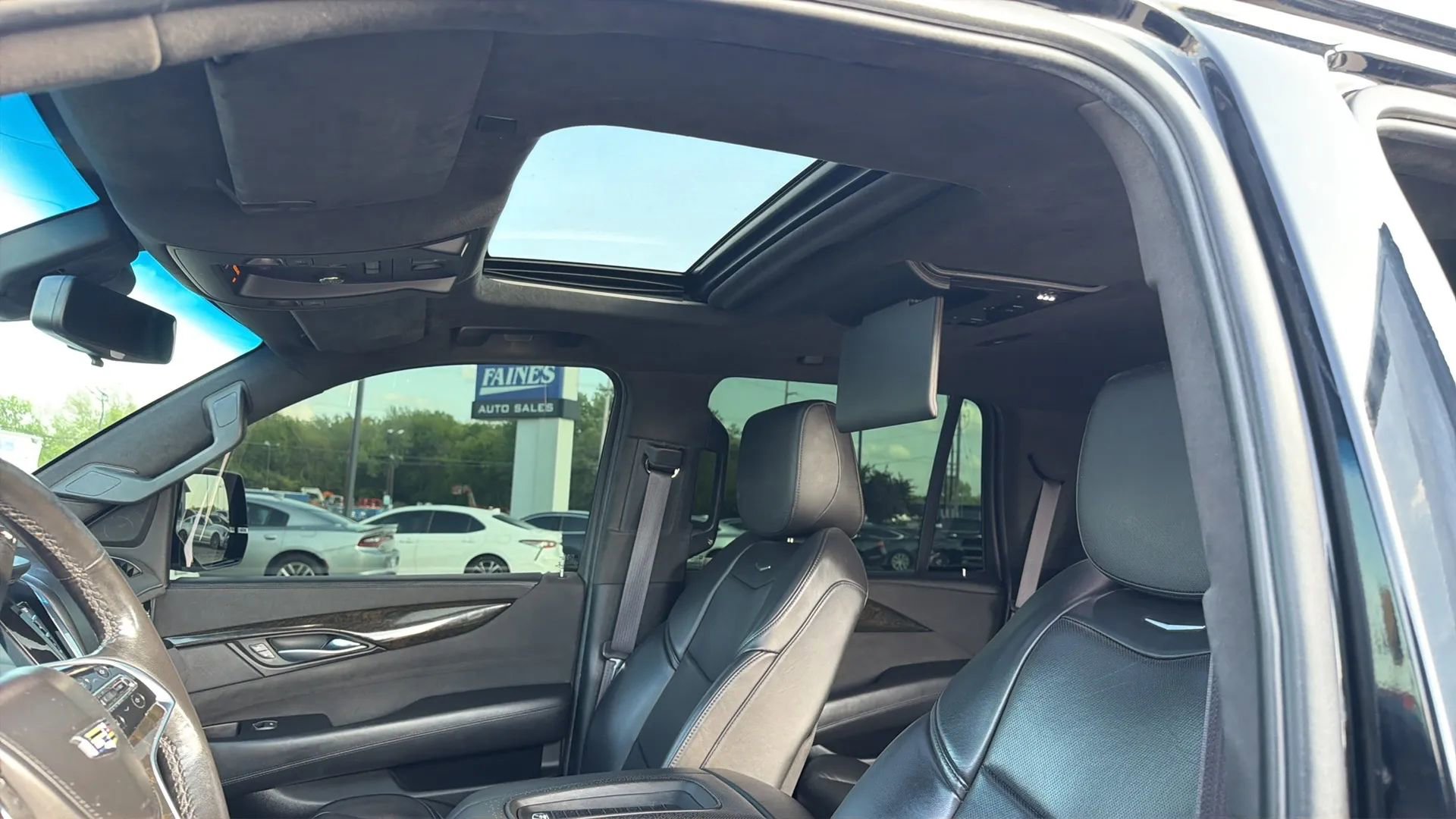 Used 2017 Cadillac Escalade Platinum AWD/4WD image 37