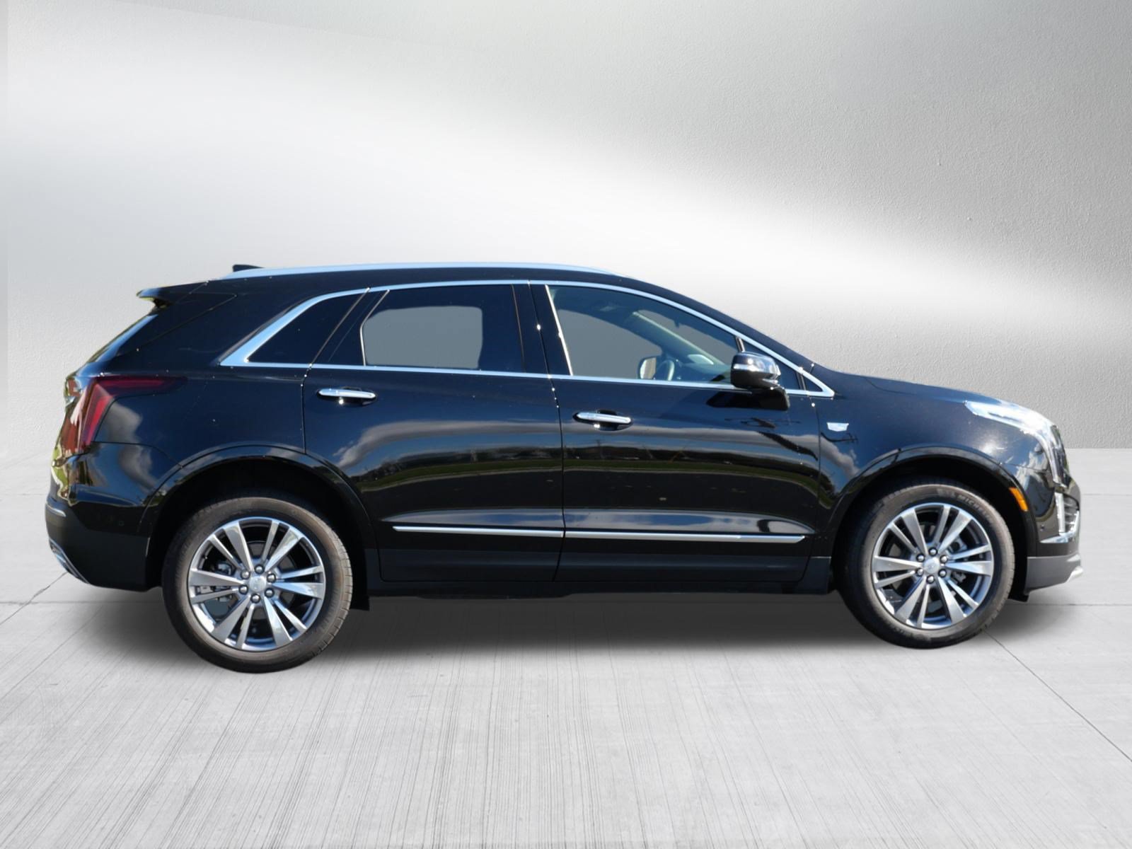Used 2026 Cadillac XT5 Premium Luxury w/ LPO, Floor Liner Package AWD/4WD image 8