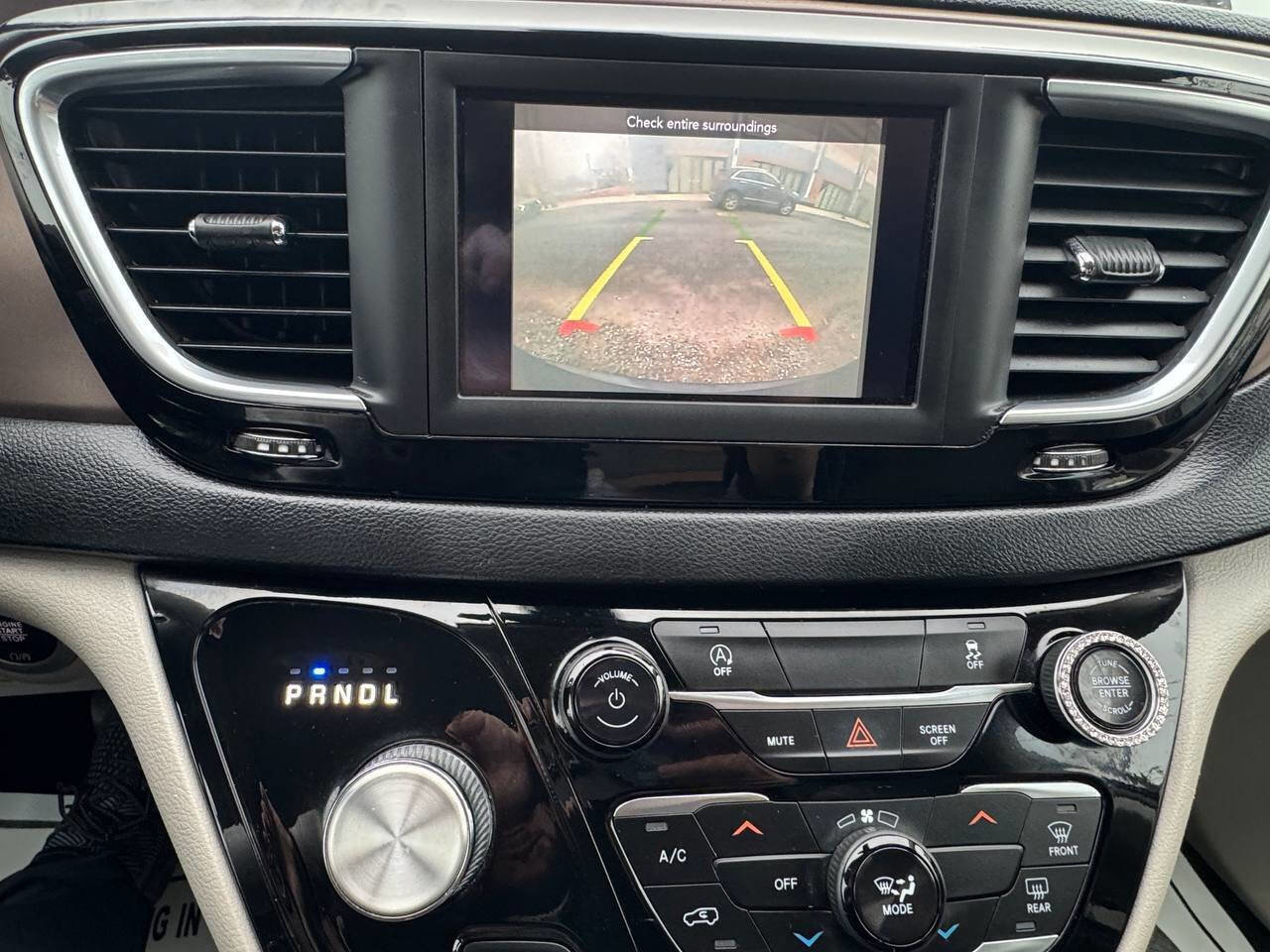 Used 2020 Chrysler Voyager Lxi image 13