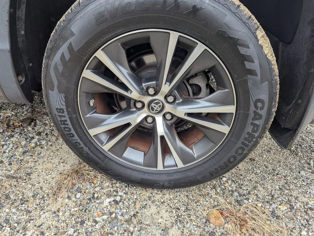 Used 2017 Toyota Highlander Plus AWD/4WD image 24