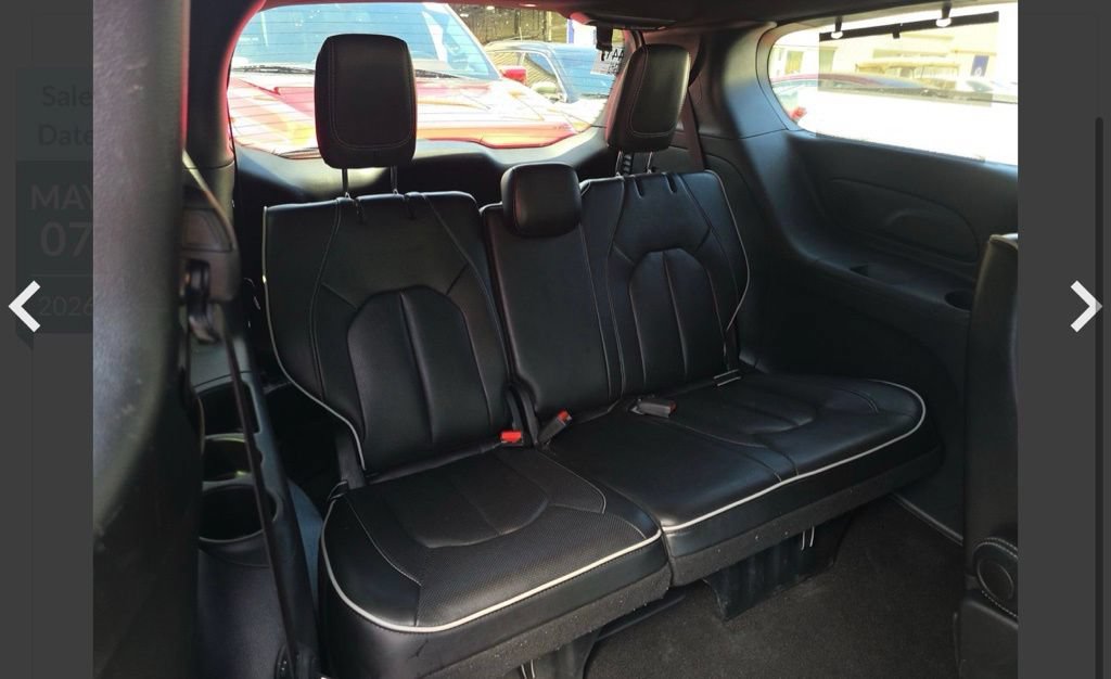 Used 2025 Chrysler Pacifica Limited FWD image 16