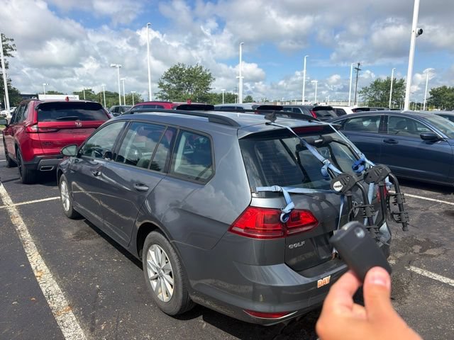 Used 2016 Volkswagen Golf S FWD image 4